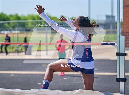 Thumbnail 3 in UIL 6A Track & Field Area 21&22 (High Jump) photogallery.