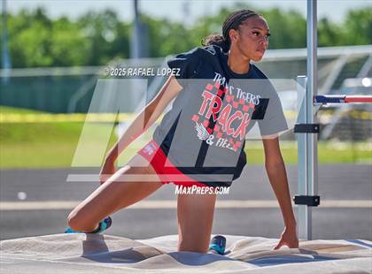Thumbnail 1 in UIL 6A Track & Field Area 21&22 (High Jump) photogallery.