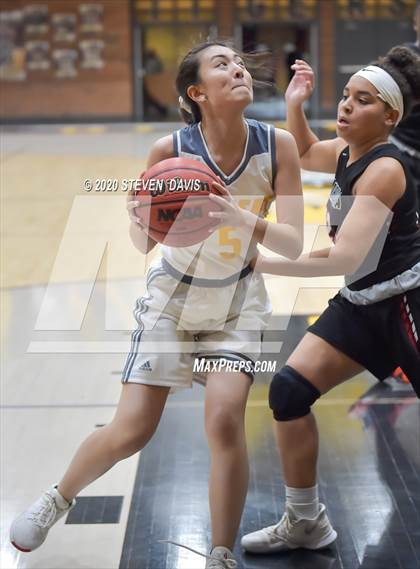Thumbnail 3 in Maricopa vs. Gilbert photogallery.