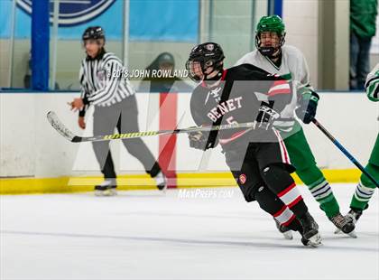 Thumbnail 2 in New Trier (Green) vs Benet Academy photogallery.