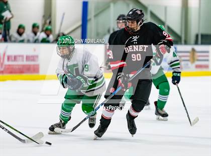 Thumbnail 1 in New Trier (Green) vs Benet Academy photogallery.