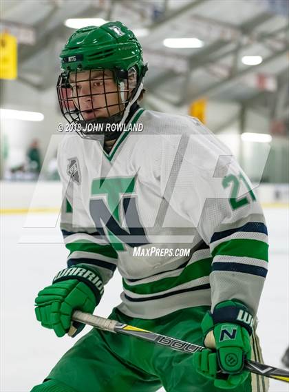 Thumbnail 3 in New Trier (Green) vs Benet Academy photogallery.