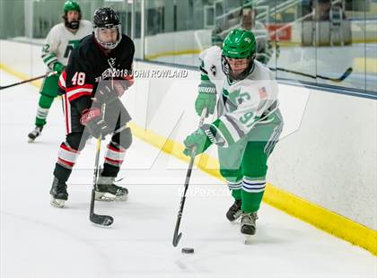 Thumbnail 3 in New Trier (Green) vs Benet Academy photogallery.
