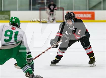 Thumbnail 3 in New Trier (Green) vs Benet Academy photogallery.
