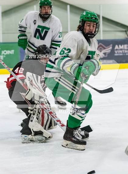 Thumbnail 2 in New Trier (Green) vs Benet Academy photogallery.