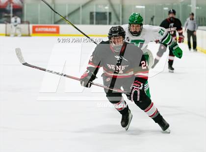 Thumbnail 2 in New Trier (Green) vs Benet Academy photogallery.