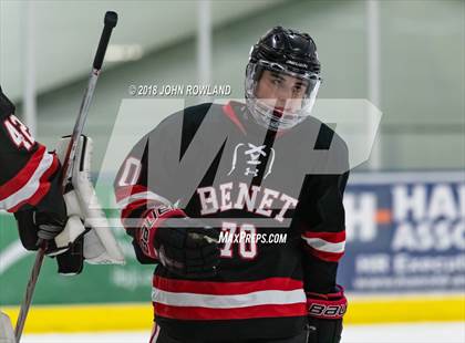 Thumbnail 2 in New Trier (Green) vs Benet Academy photogallery.