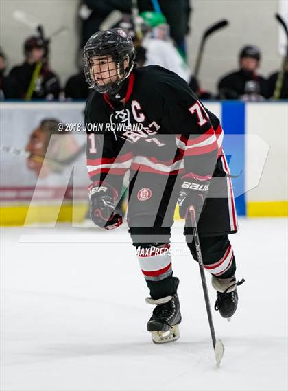 Thumbnail 3 in New Trier (Green) vs Benet Academy photogallery.