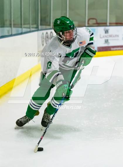 Thumbnail 1 in New Trier (Green) vs Benet Academy photogallery.