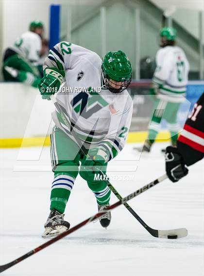Thumbnail 1 in New Trier (Green) vs Benet Academy photogallery.