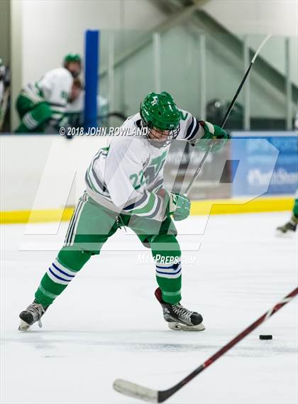 Thumbnail 2 in New Trier (Green) vs Benet Academy photogallery.