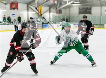Thumbnail 3 in New Trier (Green) vs Benet Academy photogallery.