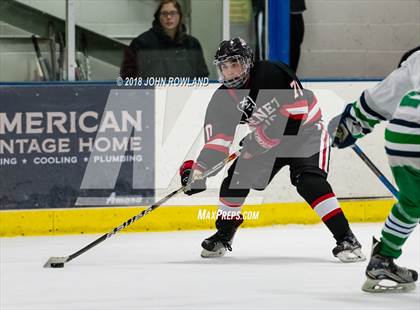 Thumbnail 3 in New Trier (Green) vs Benet Academy photogallery.