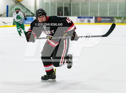 Thumbnail 3 in New Trier (Green) vs Benet Academy photogallery.
