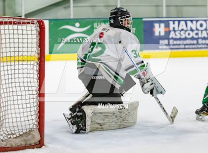 Thumbnail 3 in New Trier (Green) vs Benet Academy photogallery.