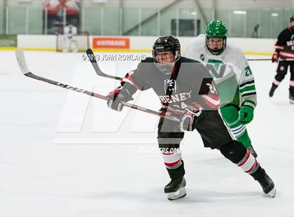 Thumbnail 3 in New Trier (Green) vs Benet Academy photogallery.