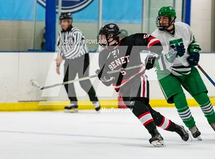 Thumbnail 3 in New Trier (Green) vs Benet Academy photogallery.