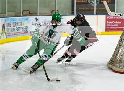 Thumbnail 2 in New Trier (Green) vs Benet Academy photogallery.