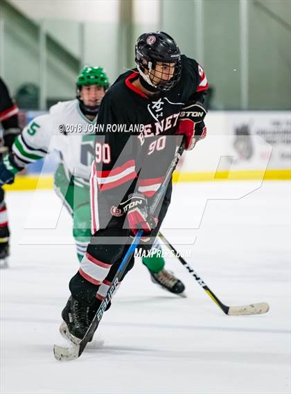 Thumbnail 2 in New Trier (Green) vs Benet Academy photogallery.