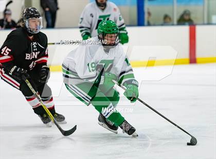 Thumbnail 2 in New Trier (Green) vs Benet Academy photogallery.