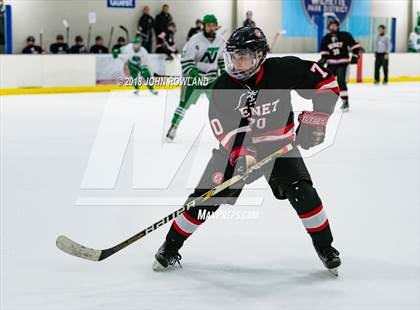Thumbnail 3 in New Trier (Green) vs Benet Academy photogallery.