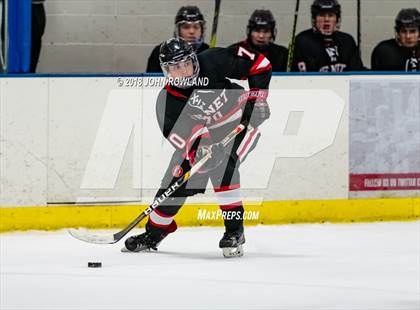 Thumbnail 2 in New Trier (Green) vs Benet Academy photogallery.