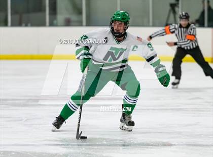 Thumbnail 2 in New Trier (Green) vs Benet Academy photogallery.