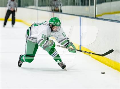 Thumbnail 2 in New Trier (Green) vs Benet Academy photogallery.