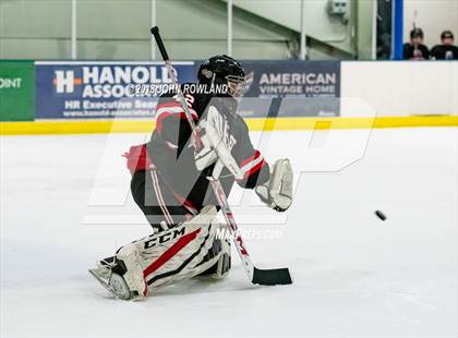 Thumbnail 2 in New Trier (Green) vs Benet Academy photogallery.