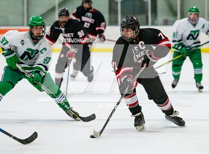 Thumbnail 2 in New Trier (Green) vs Benet Academy photogallery.