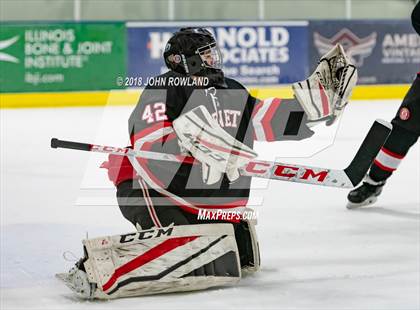 Thumbnail 2 in New Trier (Green) vs Benet Academy photogallery.