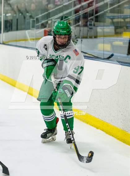 Thumbnail 3 in New Trier (Green) vs Benet Academy photogallery.