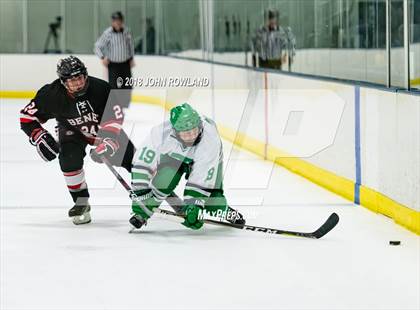 Thumbnail 1 in New Trier (Green) vs Benet Academy photogallery.
