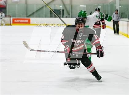 Thumbnail 1 in New Trier (Green) vs Benet Academy photogallery.