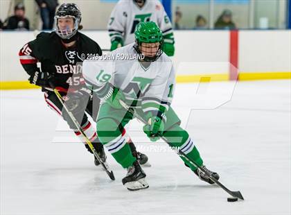 Thumbnail 3 in New Trier (Green) vs Benet Academy photogallery.