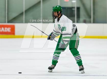 Thumbnail 3 in New Trier (Green) vs Benet Academy photogallery.