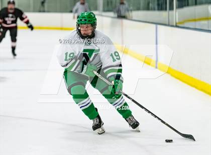 Thumbnail 2 in New Trier (Green) vs Benet Academy photogallery.