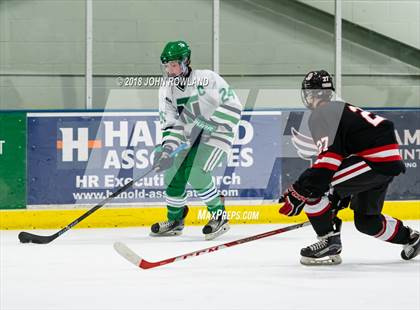 Thumbnail 1 in New Trier (Green) vs Benet Academy photogallery.