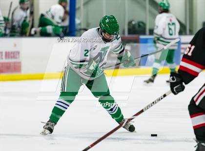 Thumbnail 3 in New Trier (Green) vs Benet Academy photogallery.