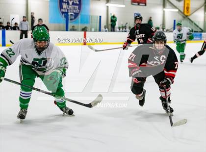 Thumbnail 1 in New Trier (Green) vs Benet Academy photogallery.
