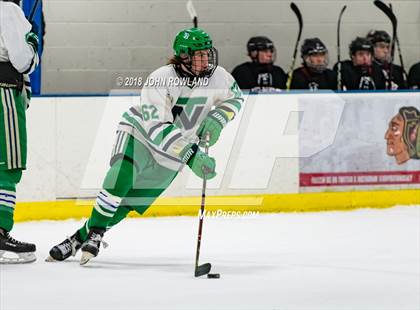 Thumbnail 2 in New Trier (Green) vs Benet Academy photogallery.
