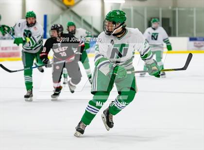 Thumbnail 3 in New Trier (Green) vs Benet Academy photogallery.