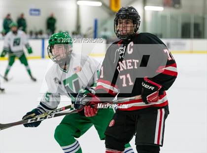 Thumbnail 2 in New Trier (Green) vs Benet Academy photogallery.