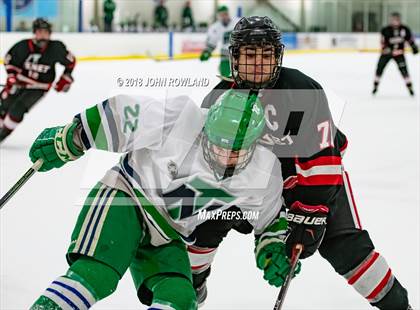 Thumbnail 3 in New Trier (Green) vs Benet Academy photogallery.