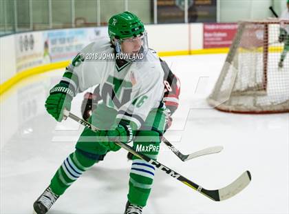 Thumbnail 3 in New Trier (Green) vs Benet Academy photogallery.