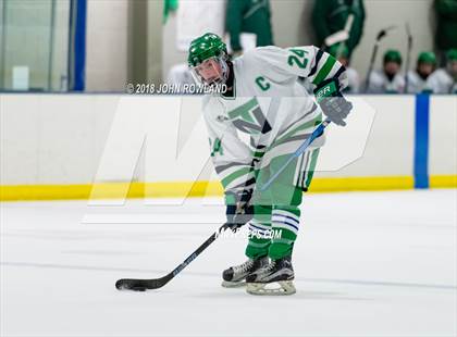 Thumbnail 2 in New Trier (Green) vs Benet Academy photogallery.