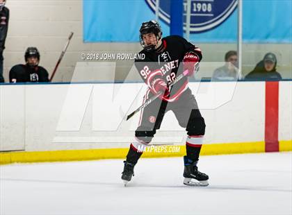 Thumbnail 2 in New Trier (Green) vs Benet Academy photogallery.