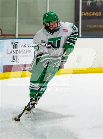 Thumbnail 2 in New Trier (Green) vs Benet Academy photogallery.
