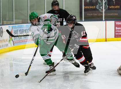 Thumbnail 3 in New Trier (Green) vs Benet Academy photogallery.