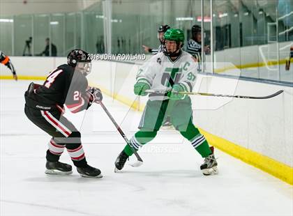 Thumbnail 2 in New Trier (Green) vs Benet Academy photogallery.